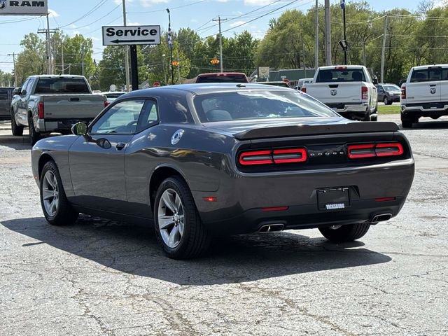 Used 2019 Dodge Challenger SXT RWD image 2