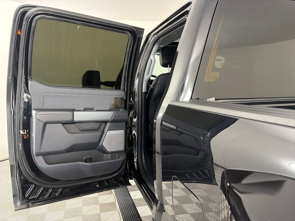 Used 2023 Ford F350 Lariat w/ Lariat Ultimate Package AWD/4WD image 12