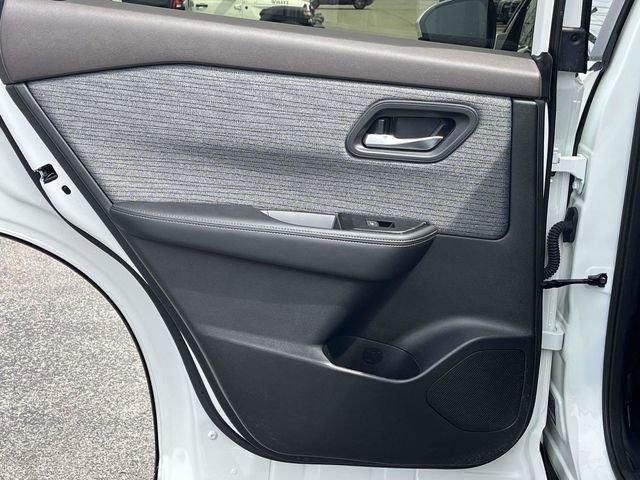 Used 2023 Nissan Rogue SV FWD image 16