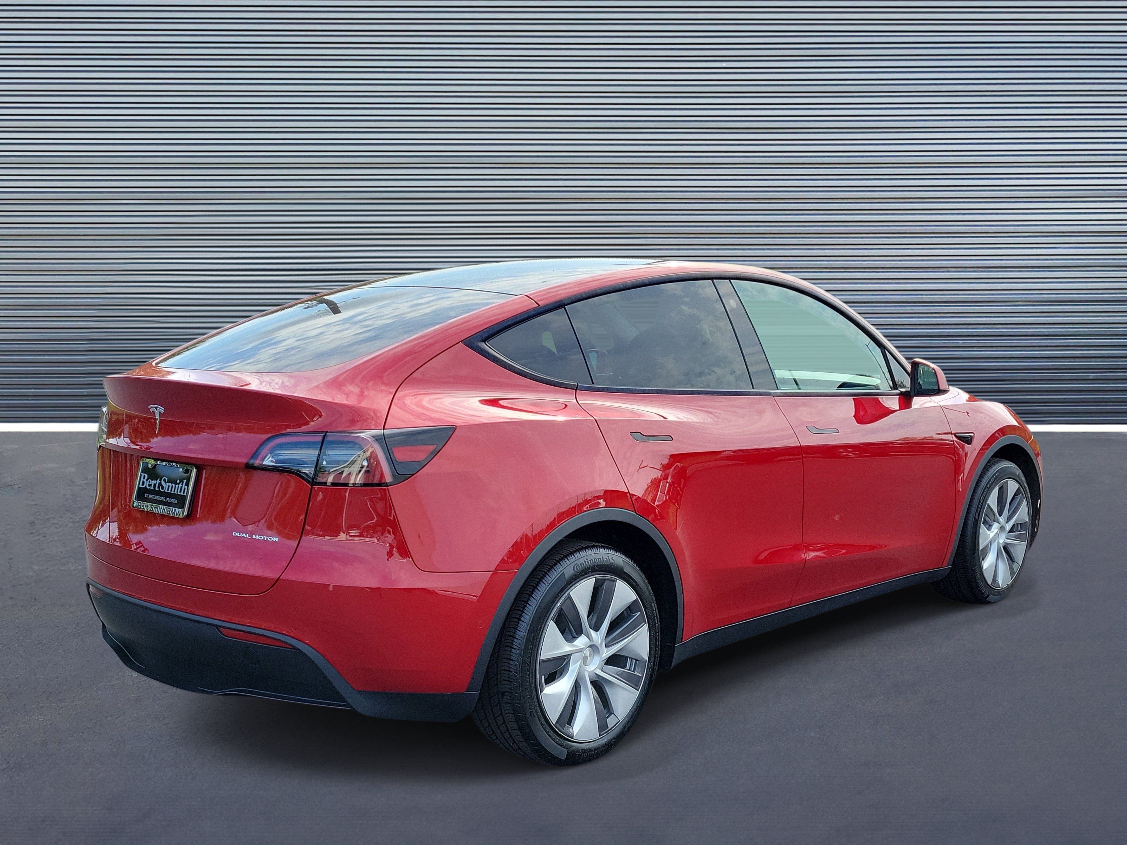Used 2022 Tesla Model Y Long Range AWD/4WD image 3