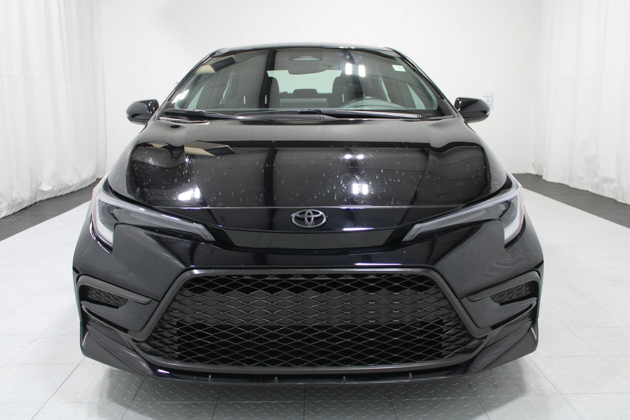 Used 2024 Toyota Corolla SE FWD image 3