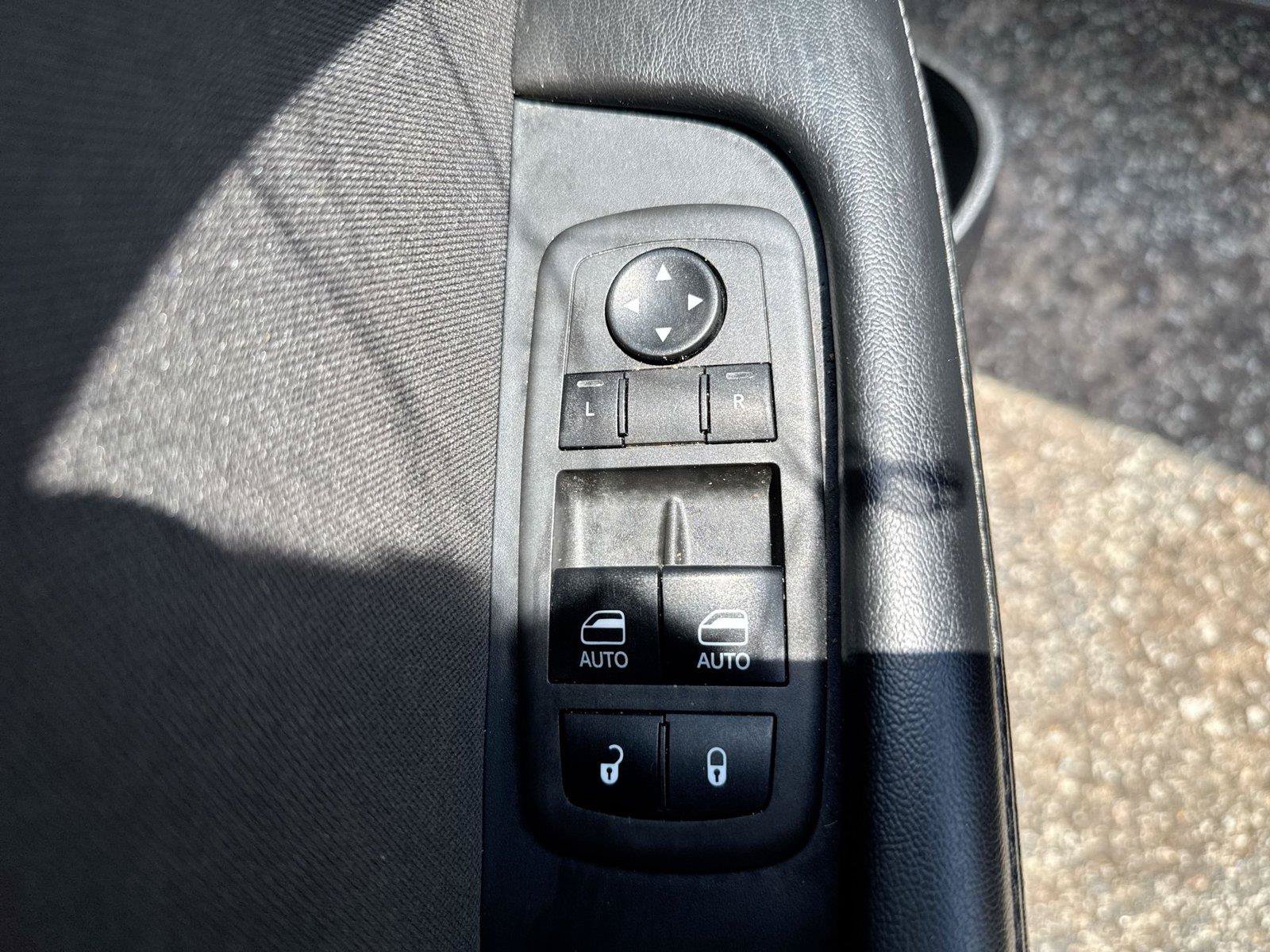 Used 2021 Dodge Challenger SXT RWD image 4