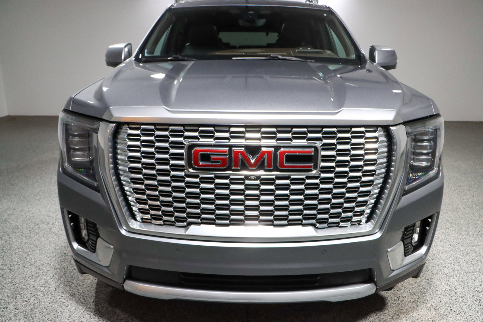 Used 2021 GMC Yukon Denali w/ Denali Premium Package image 4