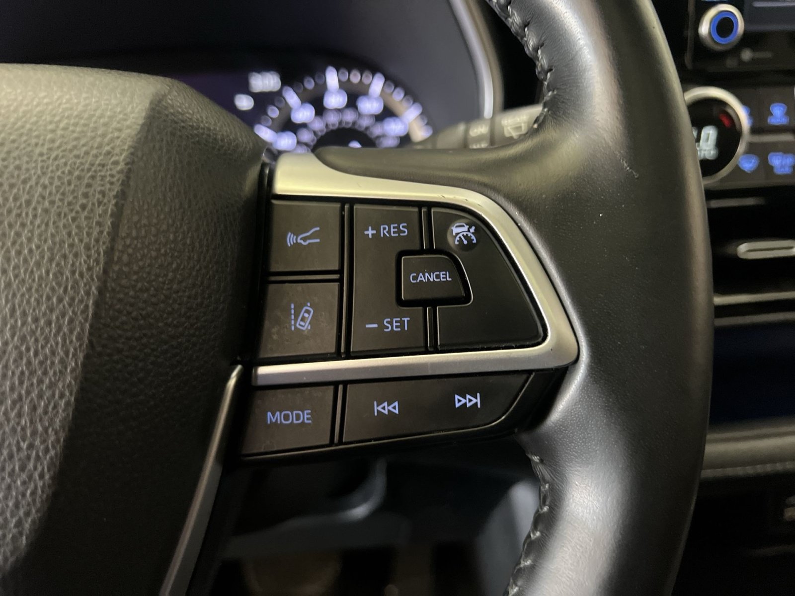 Used 2022 Toyota Highlander XSE AWD/4WD image 34