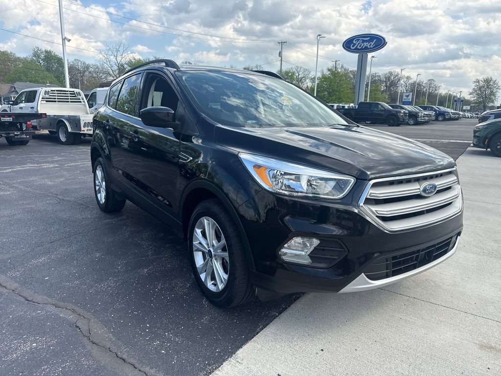Used 2018 Ford Escape SE w/ Ford Safe & Smart Package AWD/4WD image 4