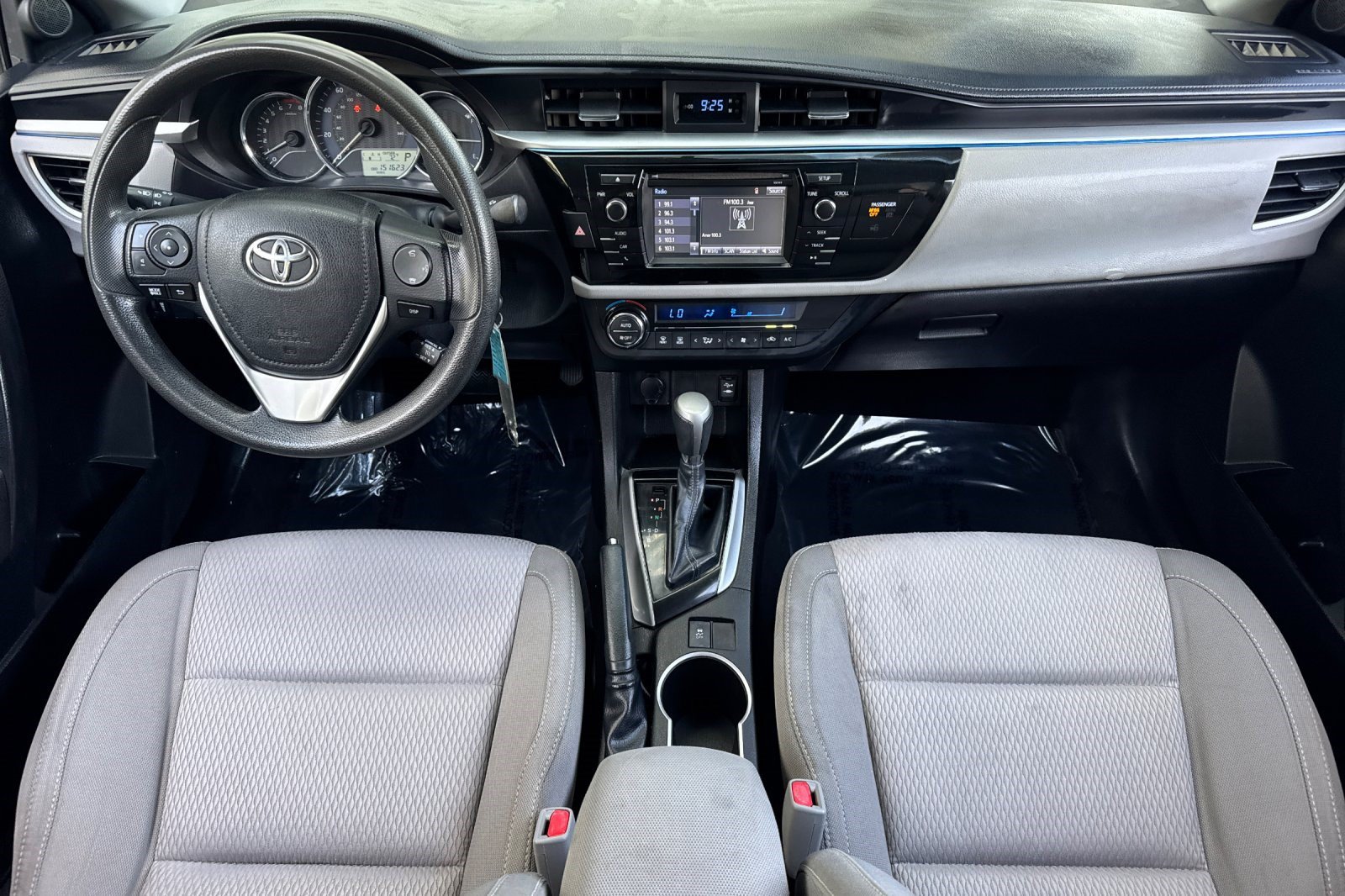 Used 2015 Toyota Corolla LE FWD image 16