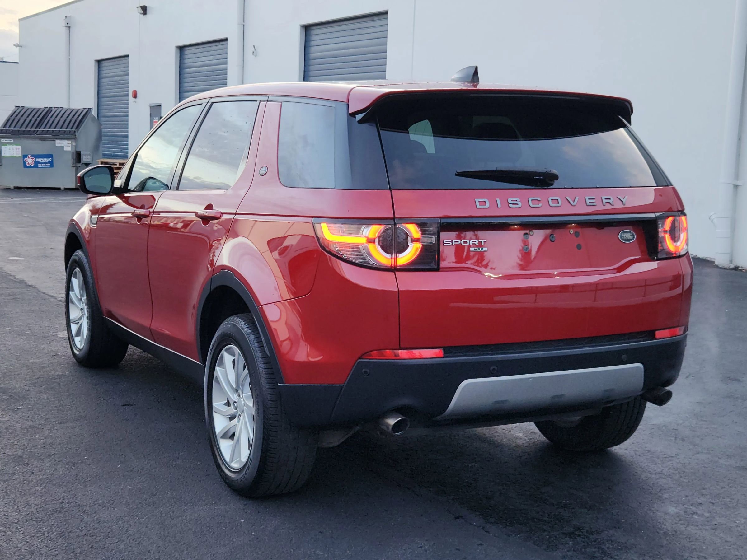 Used 2018 Land Rover Discovery Sport HSE image 3