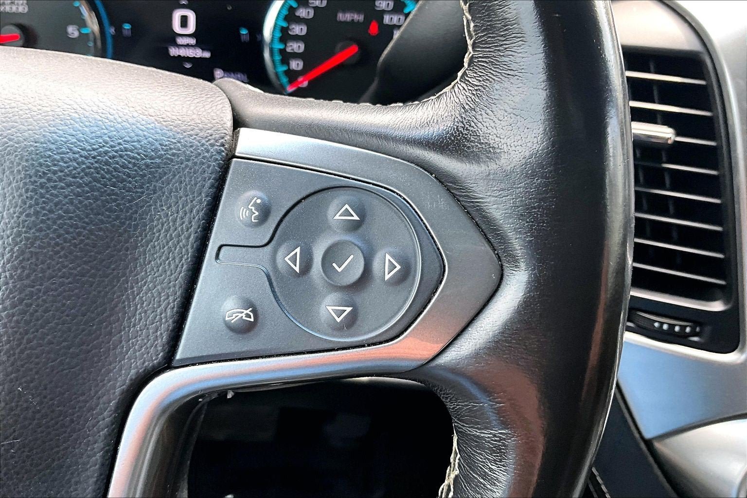 Used 2018 Chevrolet Suburban Premier AWD/4WD image 18