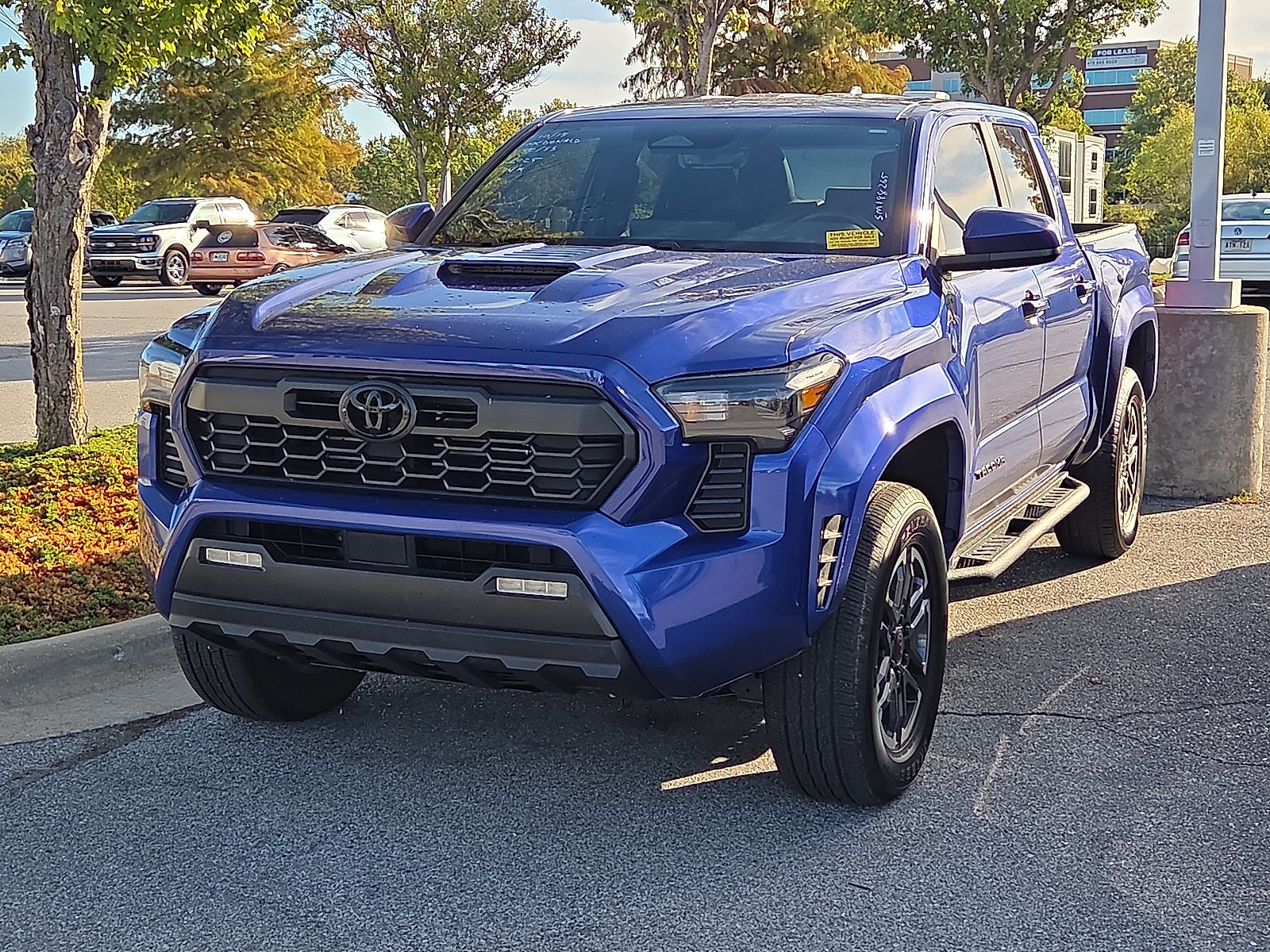 Used 2025 Toyota Tacoma TRD Sport AWD/4WD image 2