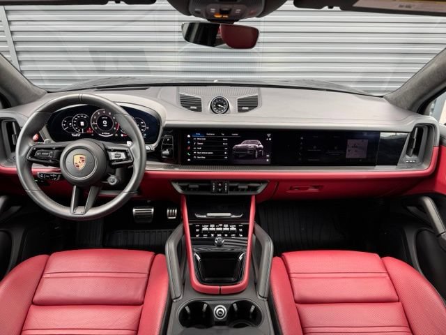 Used 2026 Porsche Cayenne GTS AWD/4WD image 18