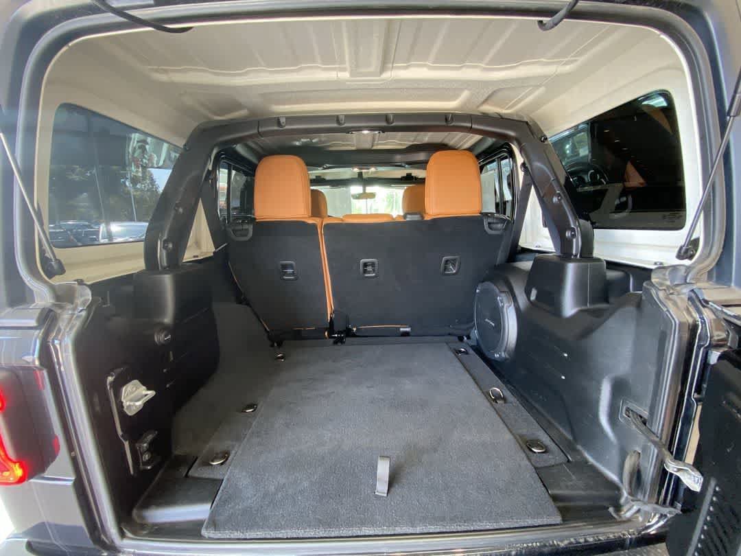 Used 2022 Jeep Wrangler Unlimited Sahara w/ LED Lighting Group AWD/4WD image 24