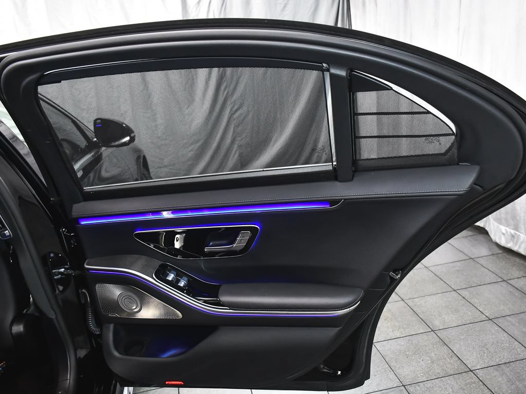 Used 2022 Mercedes-Benz S 500 4MATIC w/ AMG Line Package image 18