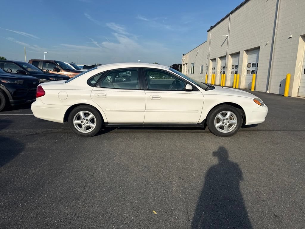 Used 2003 Ford Taurus SES FWD image 4
