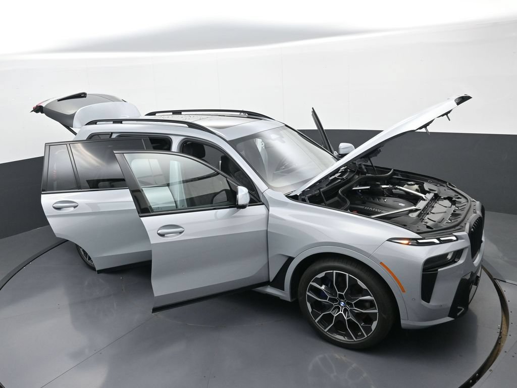 Used 2026 BMW X7 xDrive40i w/ M Sport Package AWD/4WD image 39