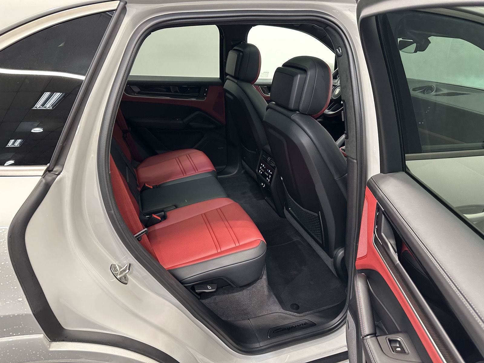 Certified 2025 Porsche Cayenne Turbo AWD/4WD image 42
