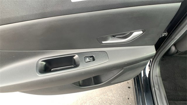 Used 2023 Hyundai Elantra SE image 19
