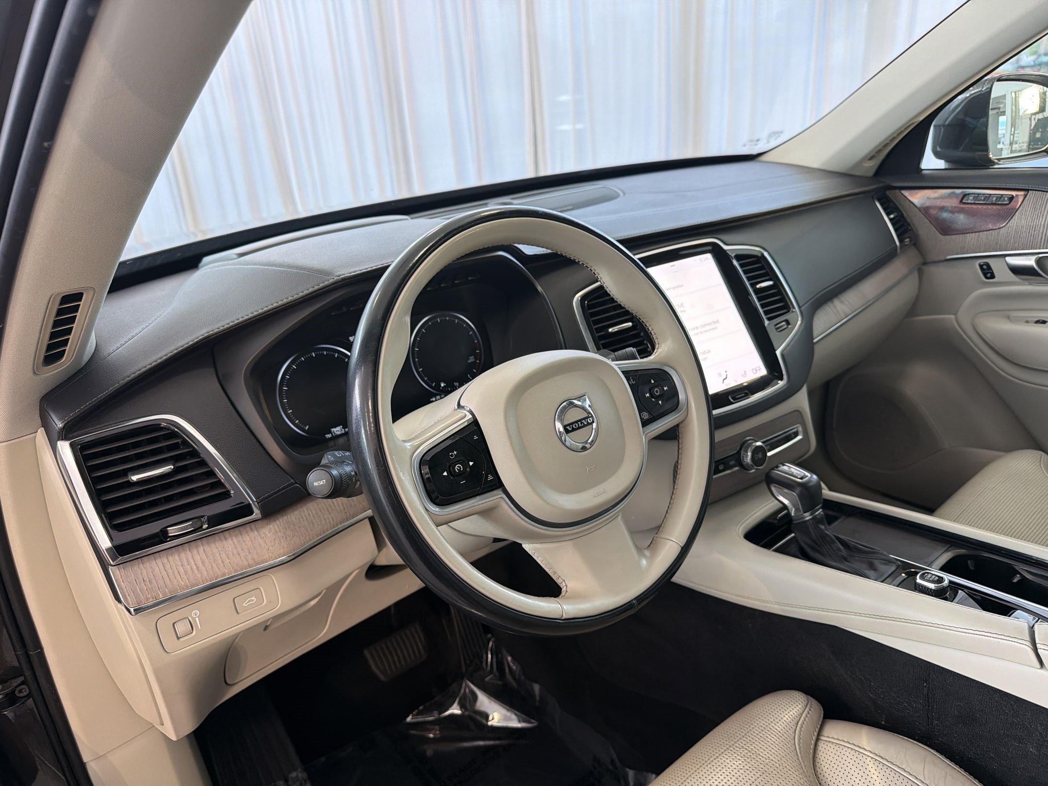 Used 2022 Volvo XC90 T6 Inscription w/ Advanced Package AWD/4WD image 4