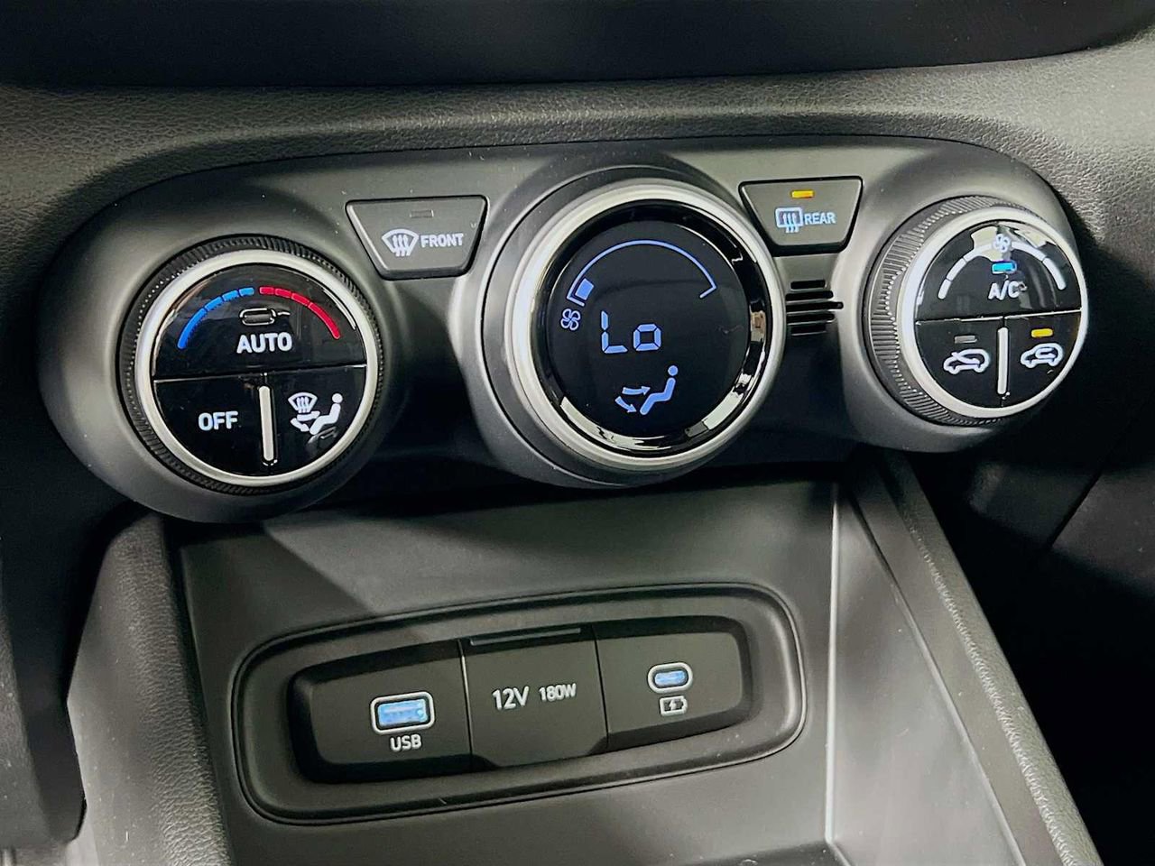 New 2025 Hyundai Venue SEL image 11