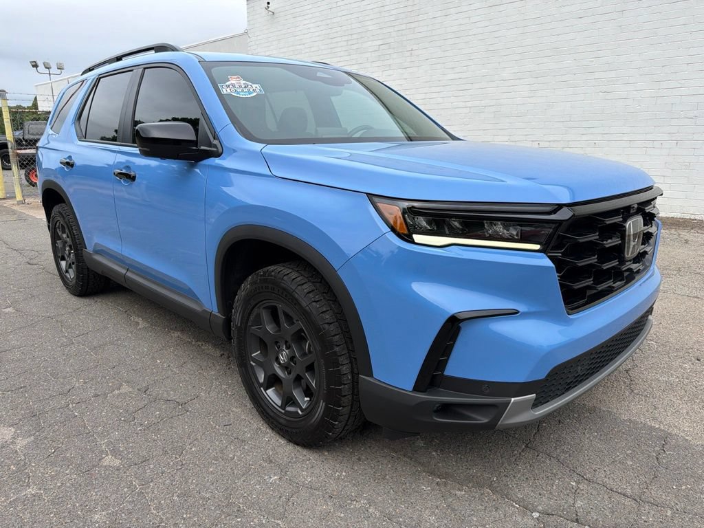 Used 2025 Honda Pilot TrailSport image 8