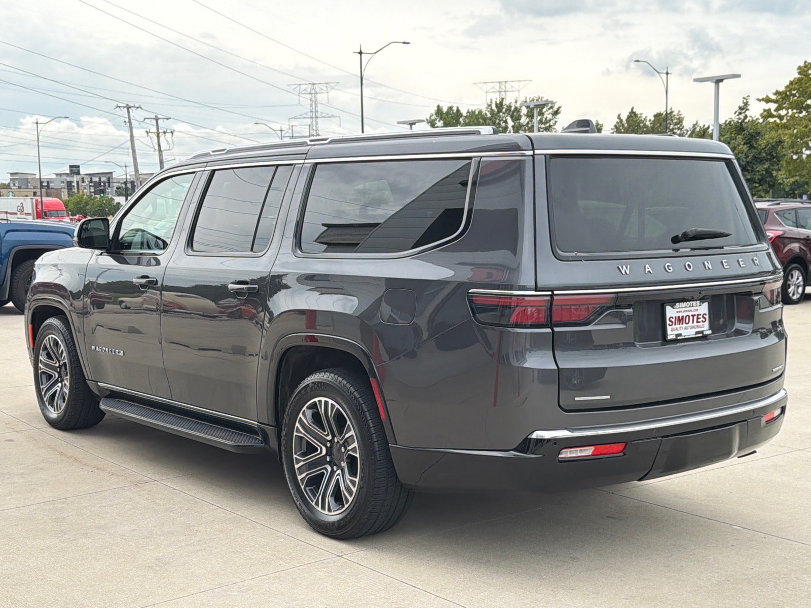 Used 2023 Jeep Wagoneer L Series II AWD/4WD image 6