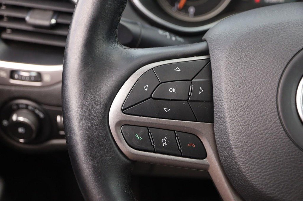 Used 2021 Jeep Cherokee Latitude Lux w/ Sun & Sound Group image 9