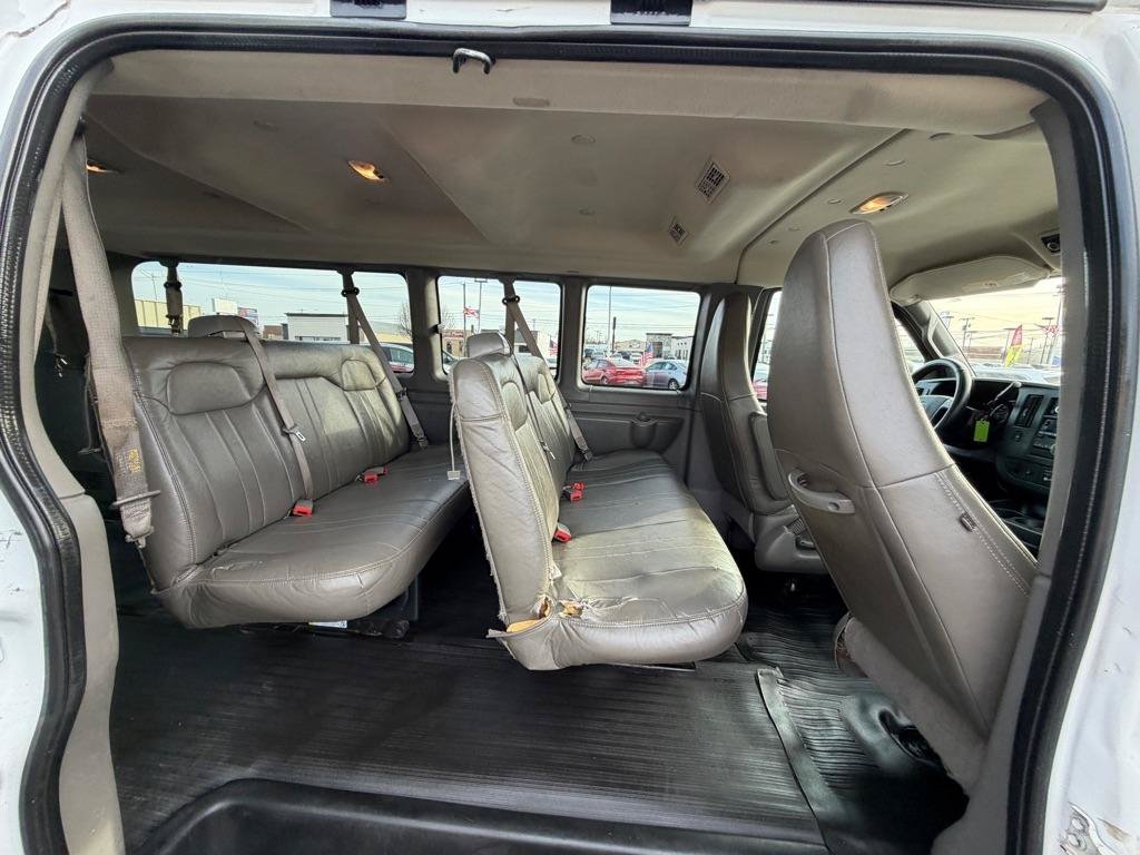 Used 2017 Chevrolet Express 3500 LS RWD image 14