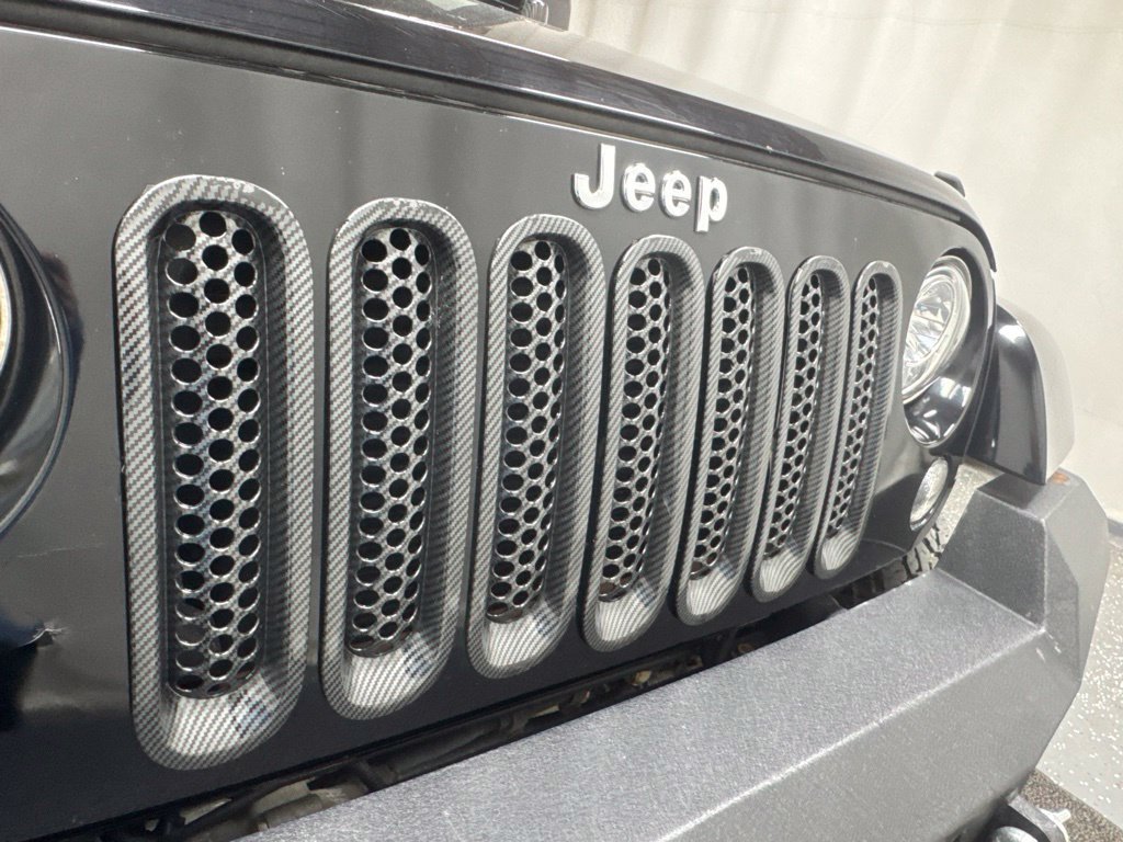 Used 2017 Jeep Wrangler Unlimited Rubicon w/ Connectivity Group AWD/4WD image 6