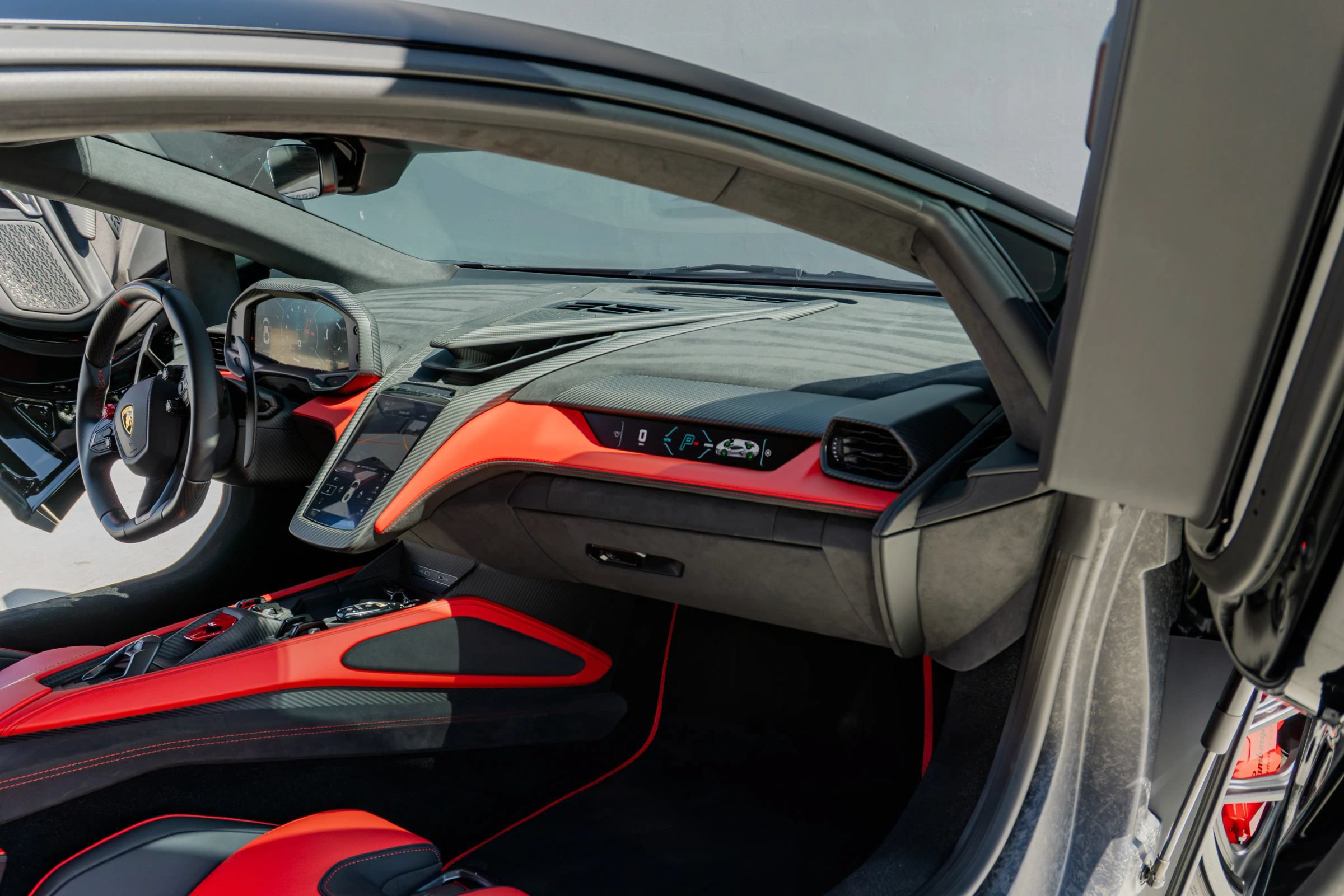 Used 2025 Lamborghini Revuelto AWD/4WD image 13
