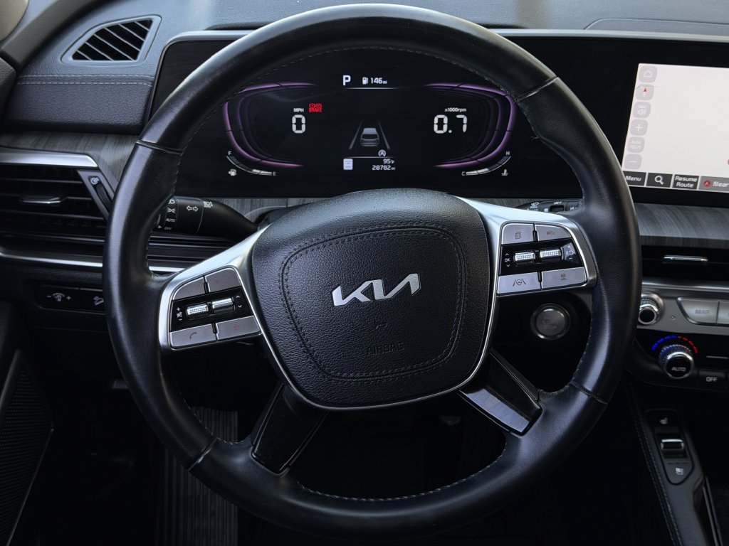 Used 2024 Kia Telluride EX w/ EX Captain's Chair Package FWD image 12