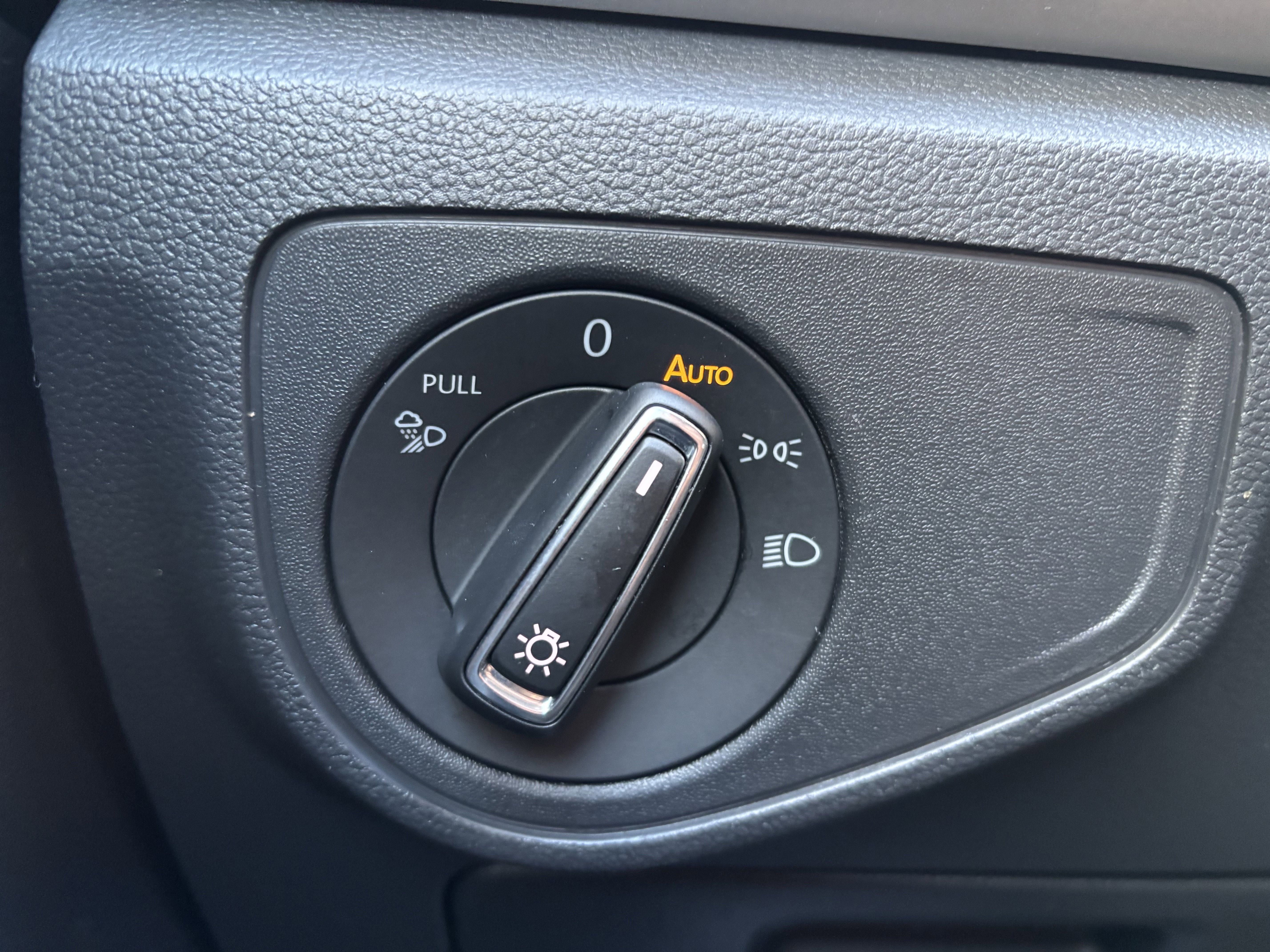 Used 2022 Volkswagen Atlas SE image 32