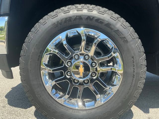 Used 2024 Chevrolet Silverado 3500 LTZ w/ LTZ Plus Package AWD/4WD image 15