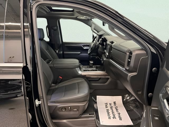 Certified 2023 Chevrolet Silverado 1500 LTZ w/ LTZ Premium Package AWD/4WD image 8