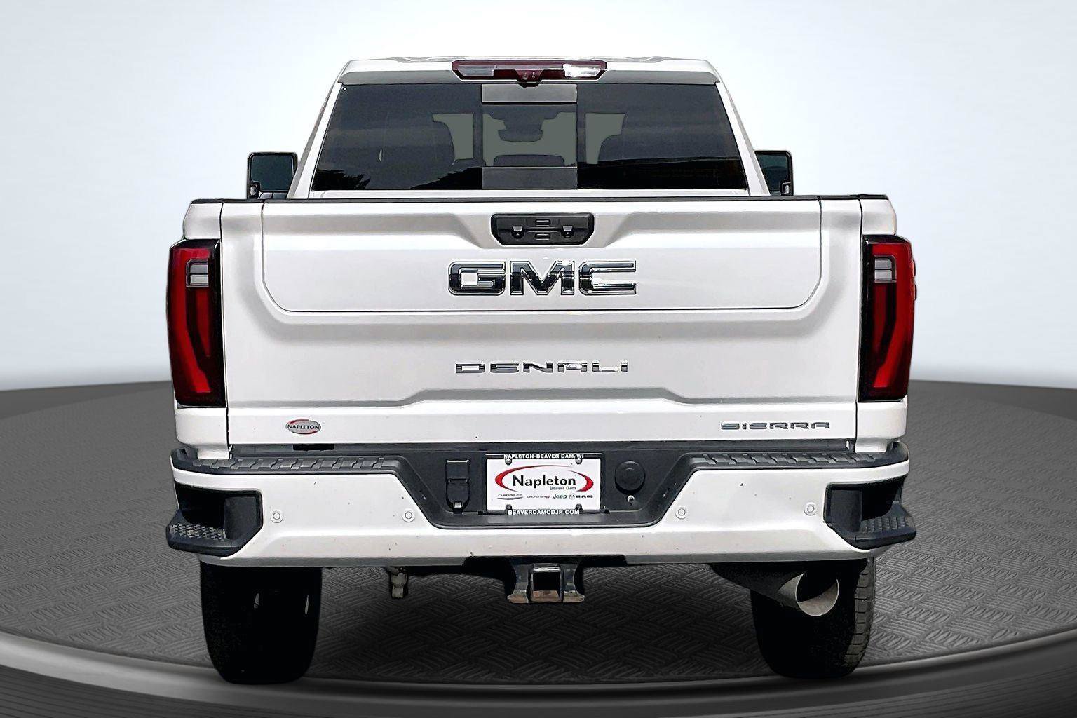 Used 2024 GMC Sierra 2500 Denali Ultimate AWD/4WD image 4
