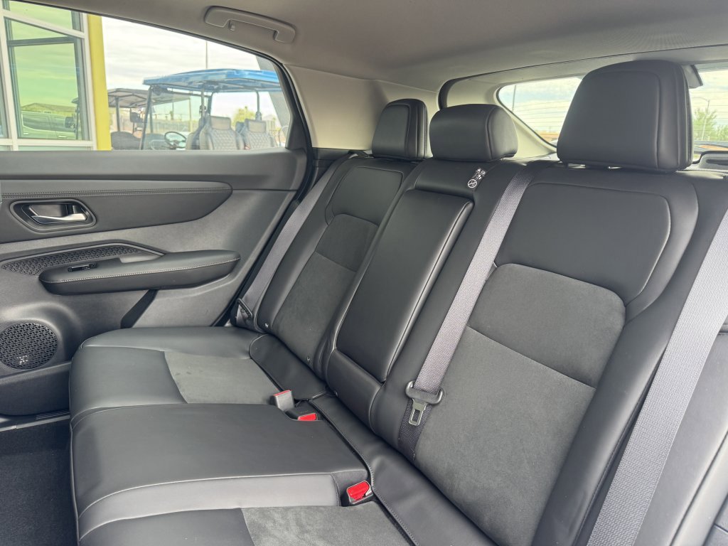 Used 2024 Nissan Ariya FWD image 37