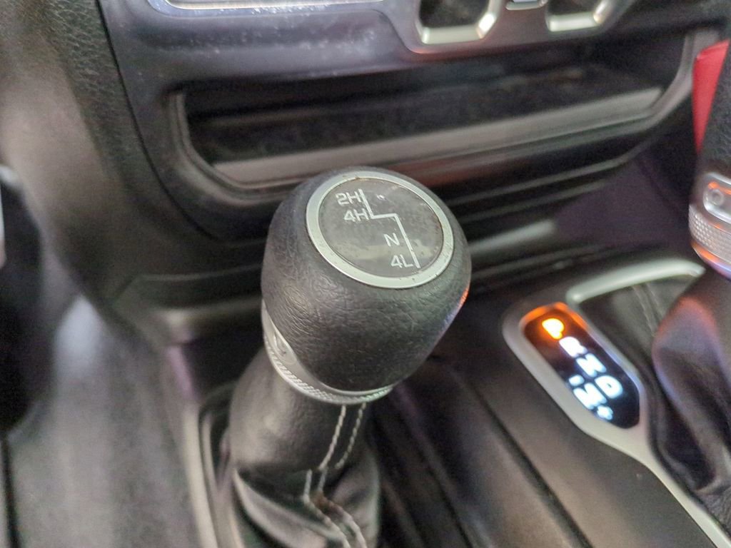 Used 2019 Jeep Wrangler Unlimited Sahara image 27