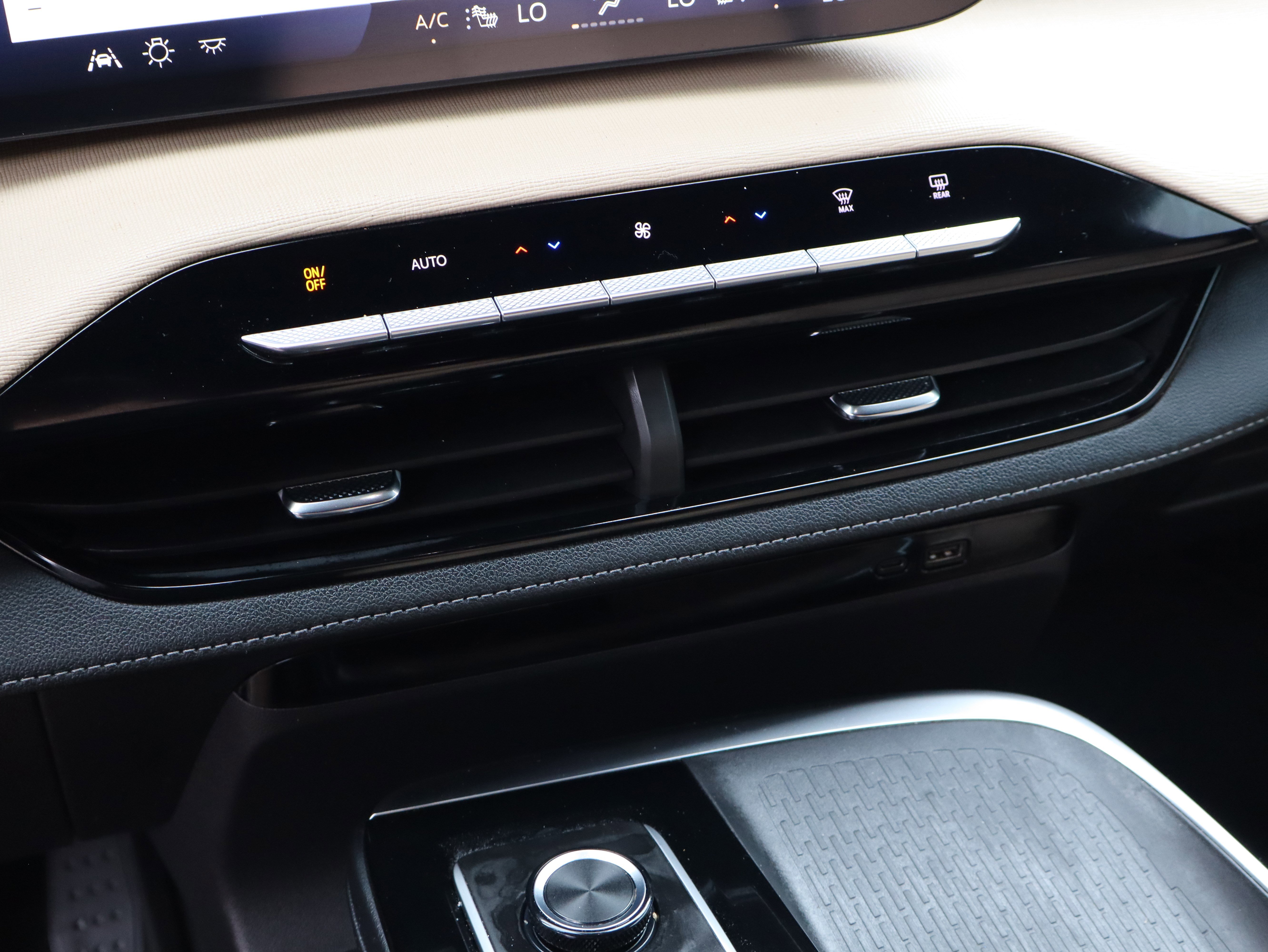 Used 2025 Buick Enclave Preferred image 33