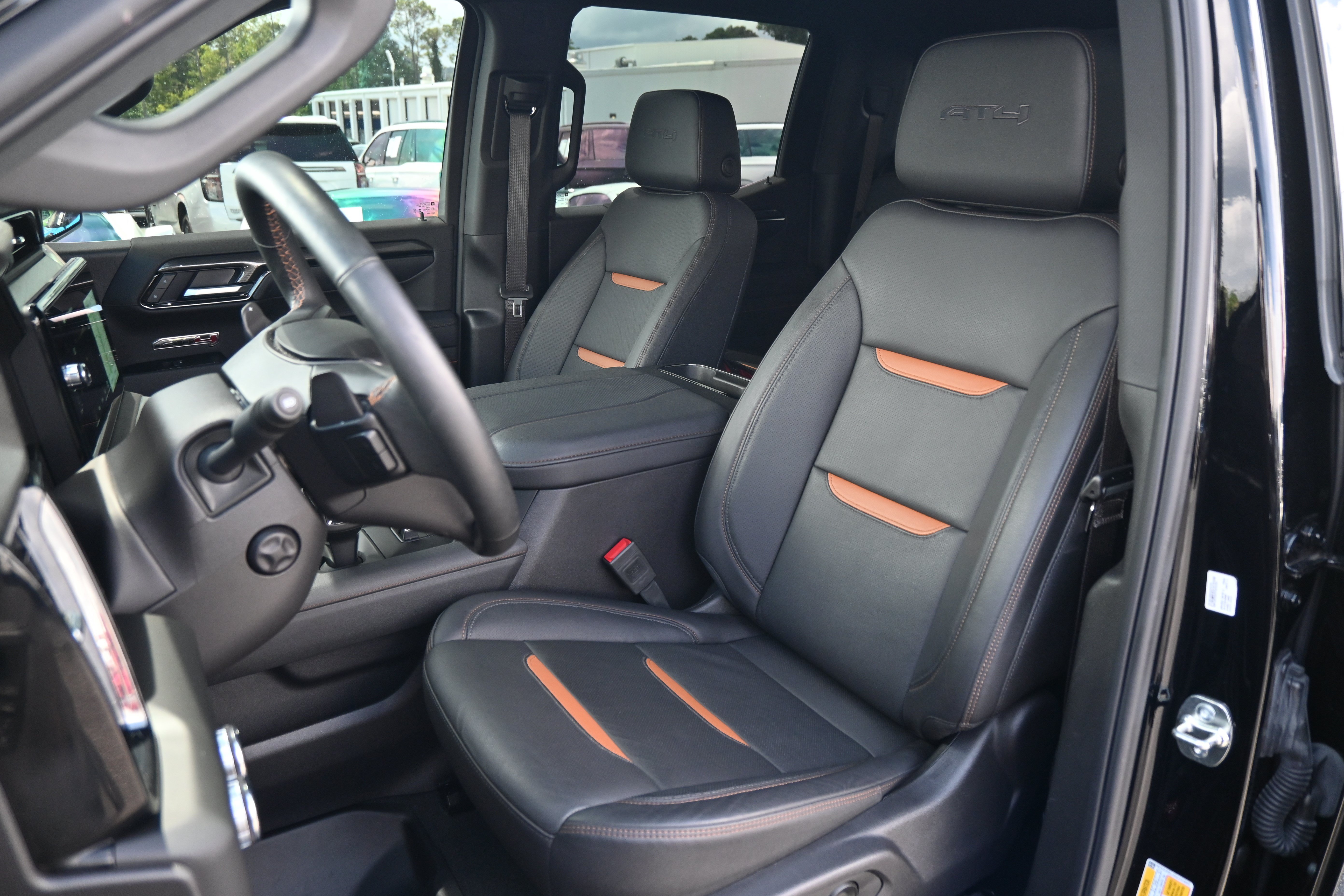 Used 2025 GMC Sierra 1500 AT4 w/ AT4 Premium Package AWD/4WD image 14