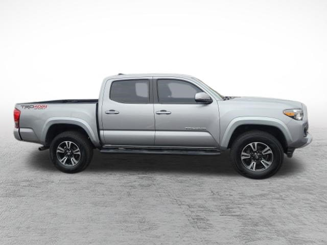 Used 2017 Toyota Tacoma TRD Sport w/ Exterior Package AWD/4WD image 4