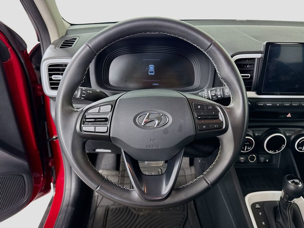 Used 2023 Hyundai Venue Limited image 11