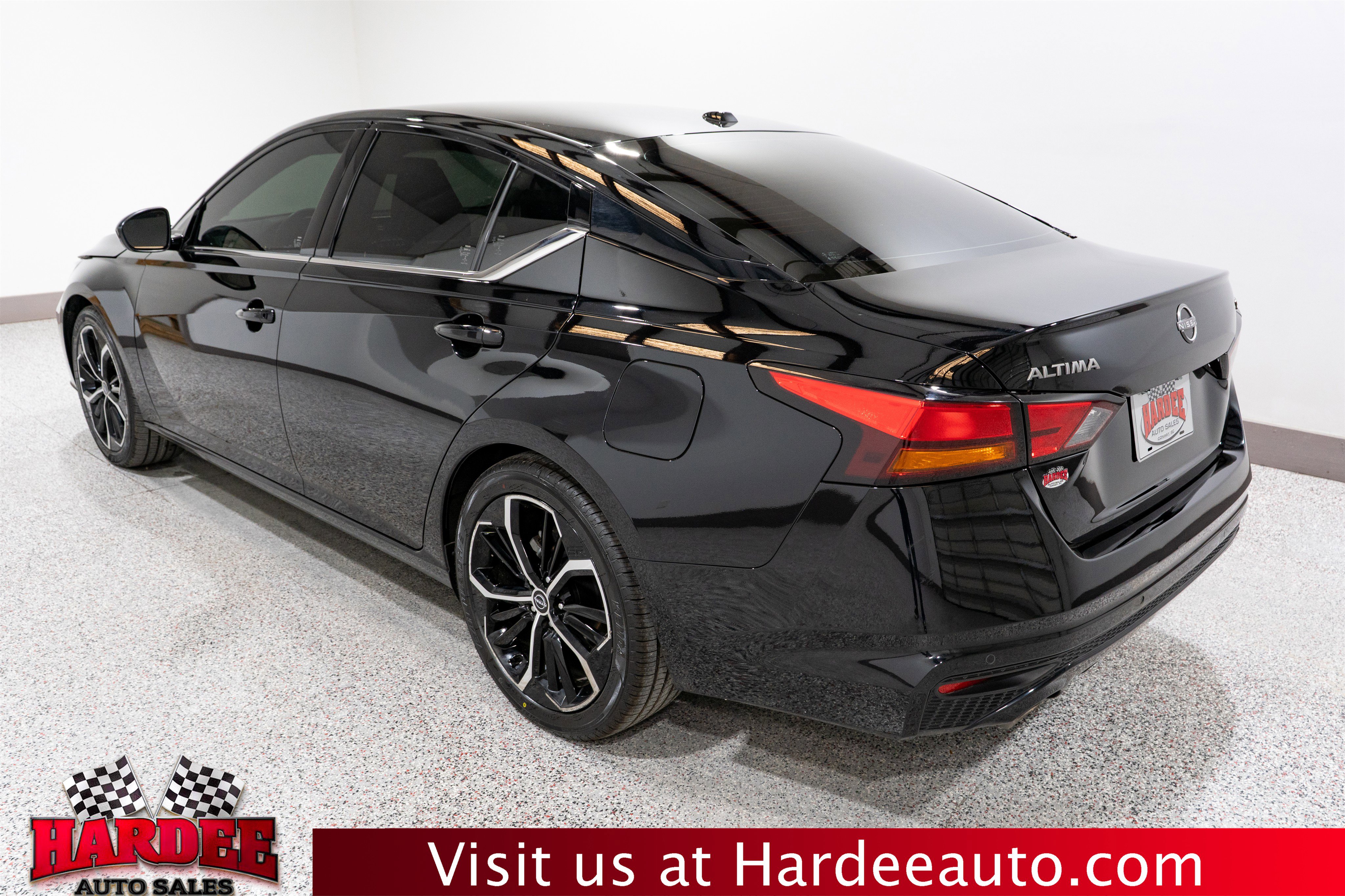 Used 2025 Nissan Altima 2.5 SR image 3