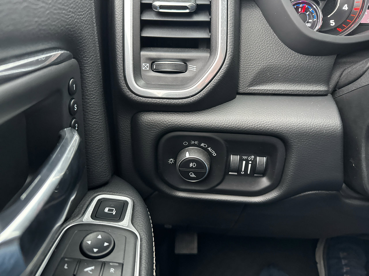 Used 2019 RAM 2500 Laramie image 14