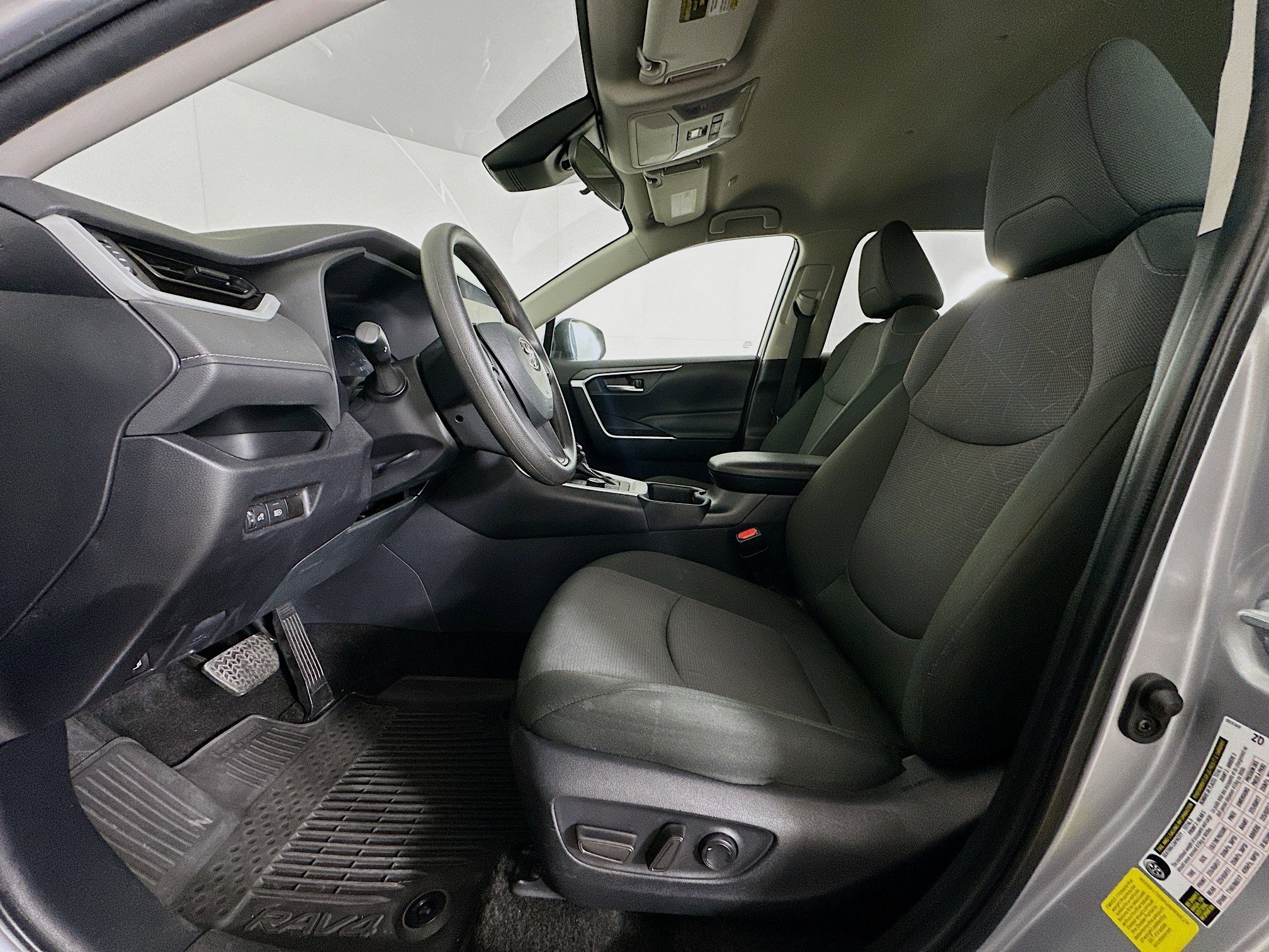 Used 2025 Toyota RAV4 XLE AWD/4WD image 13