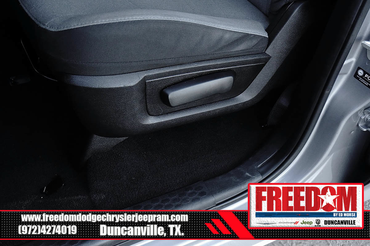 Used 2024 RAM 1500 Classic SLT AWD/4WD image 33
