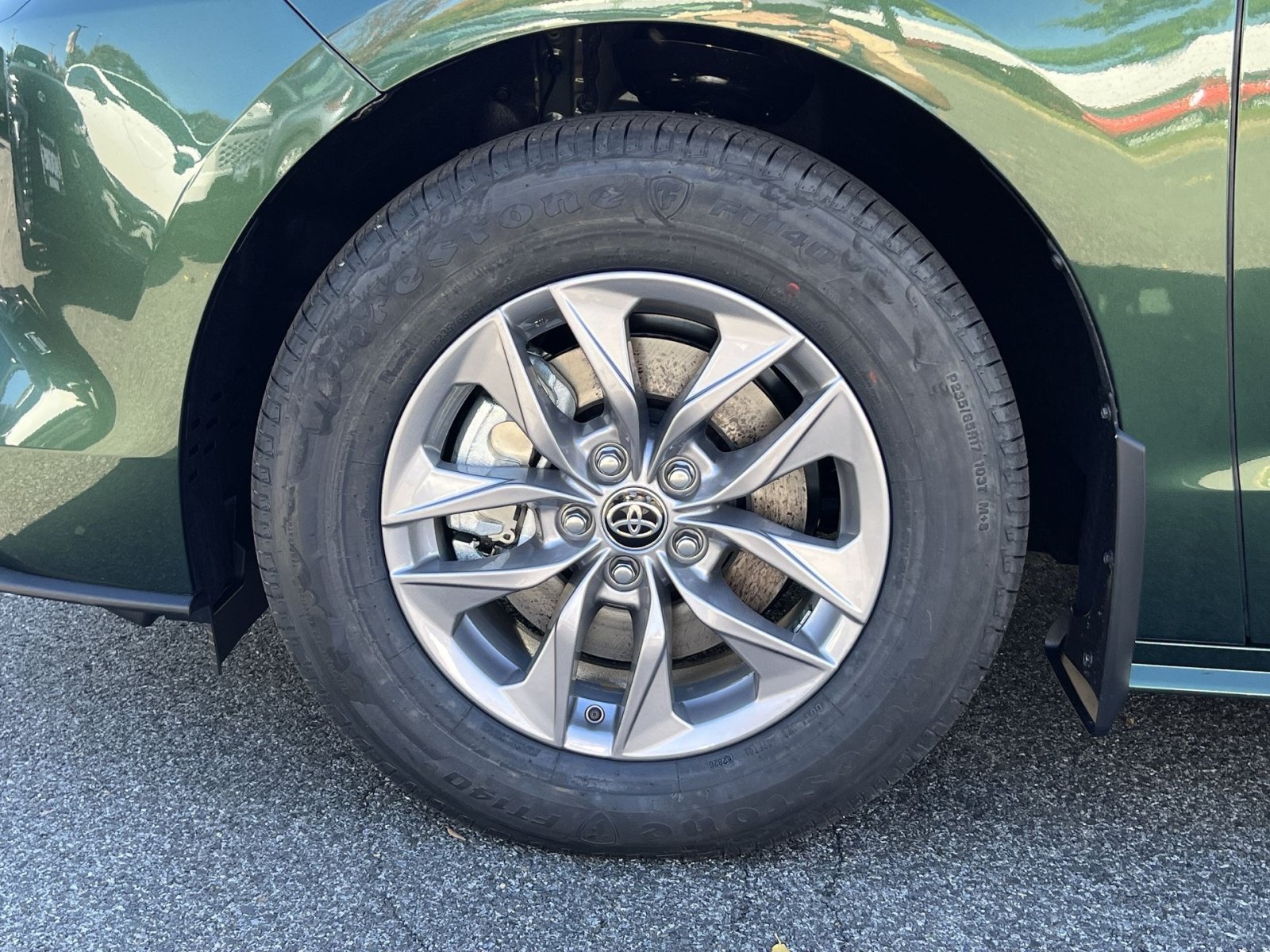 New 2026 Toyota Sienna LE FWD image 5