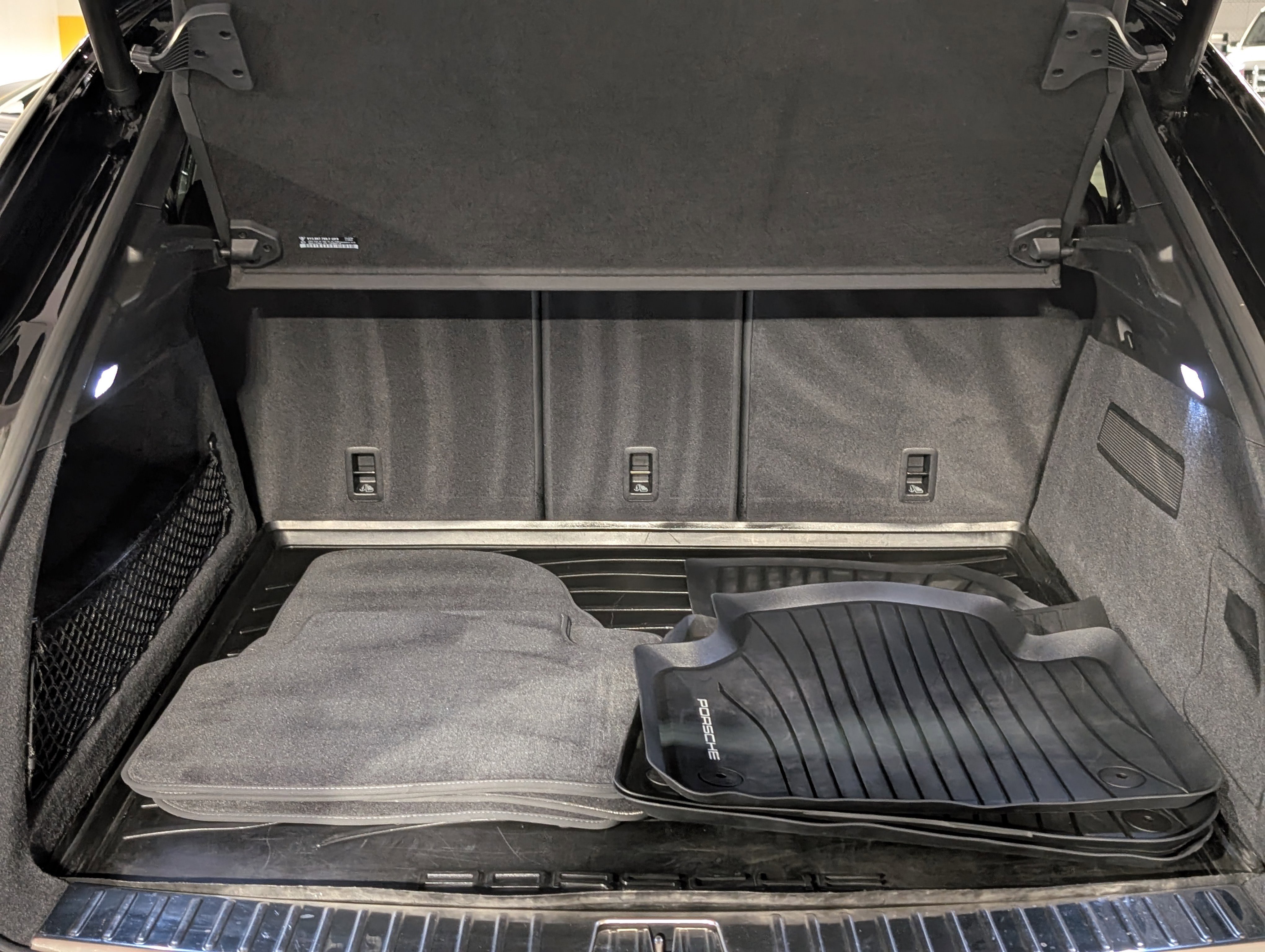 Certified 2024 Porsche Cayenne Coupe image 24