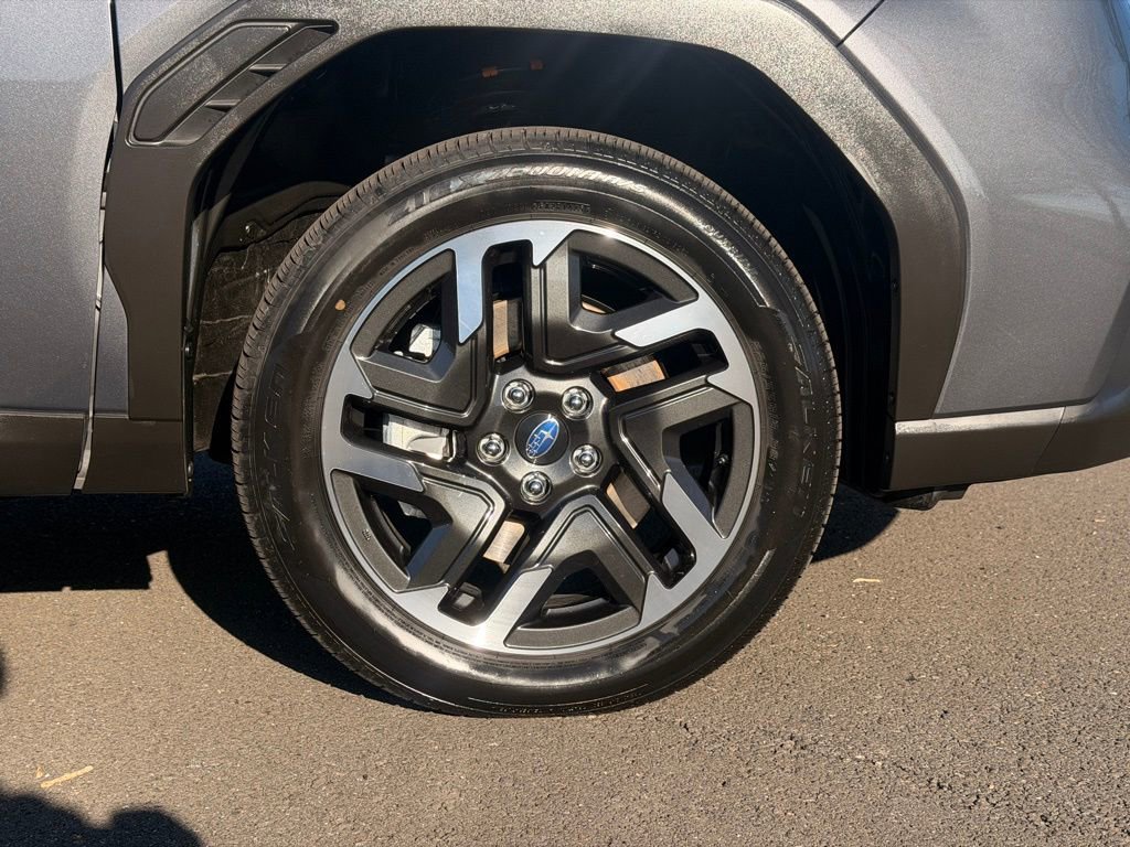 Used 2025 Subaru Forester Premium image 9