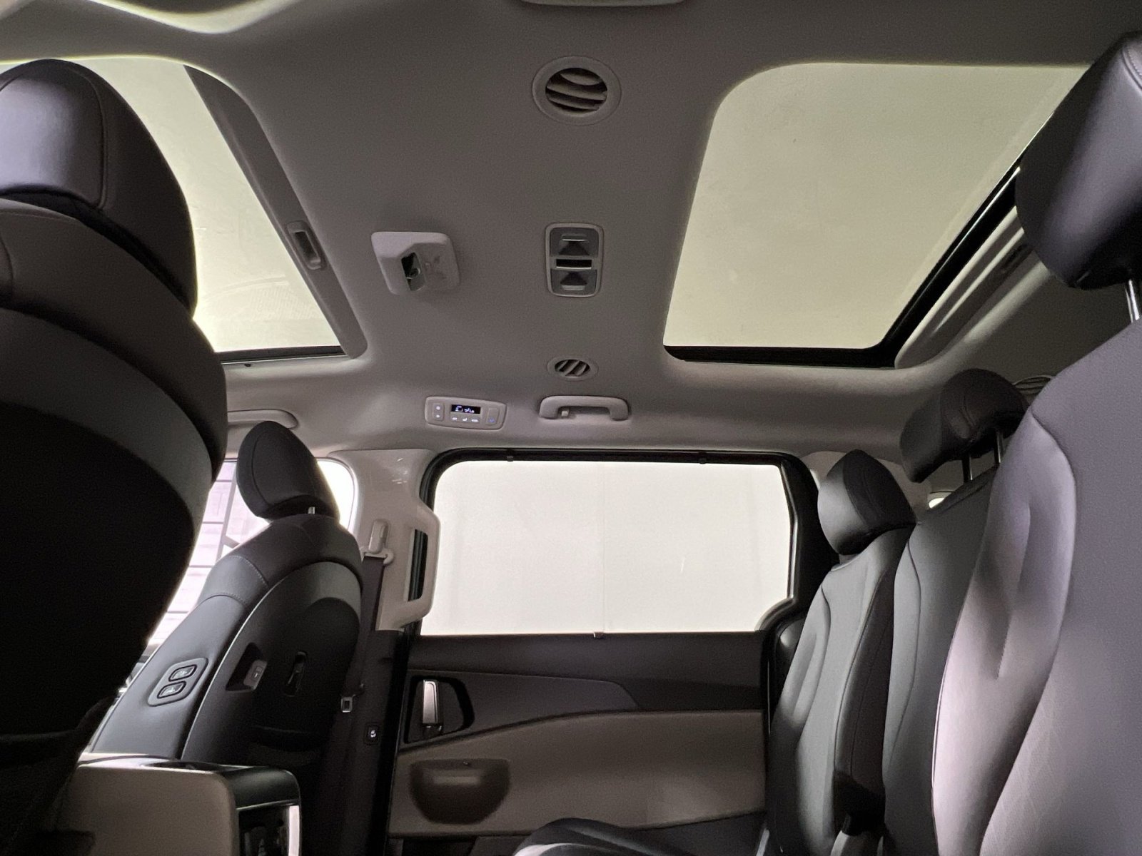 New 2026 Kia Carnival SX image 22