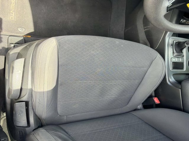 Used 2020 Kia Sorento LX FWD image 9