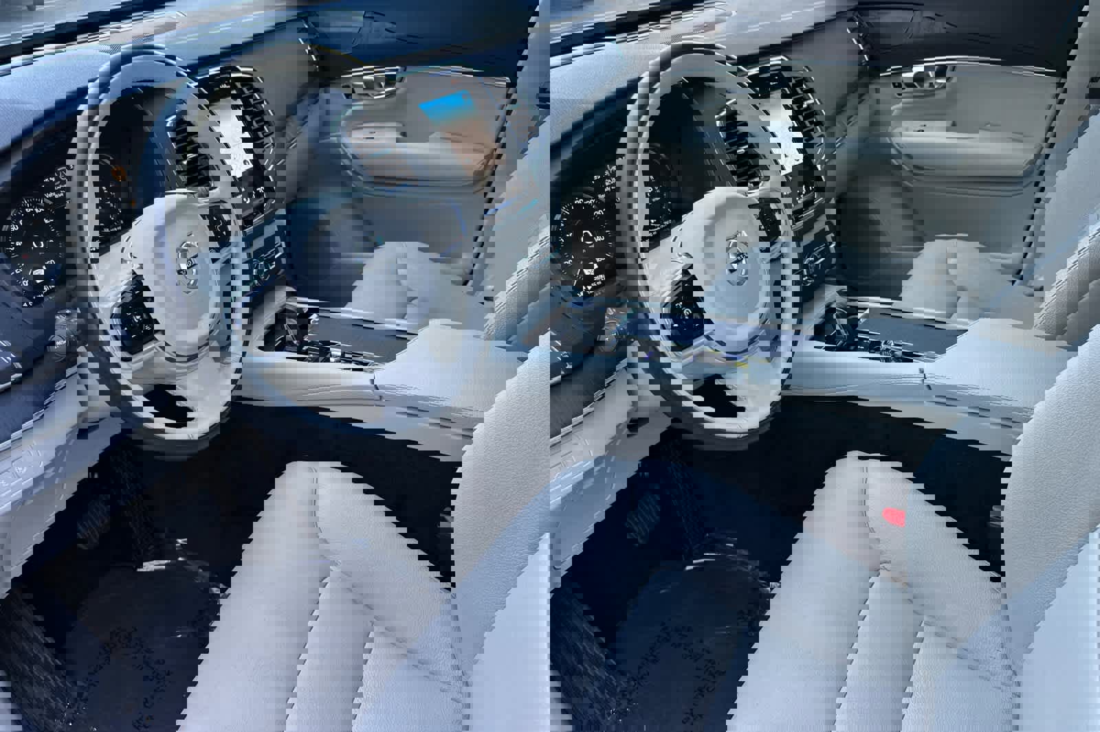 Used 2020 Volvo XC90 T8 Momentum w/ Protection Package Premier image 11