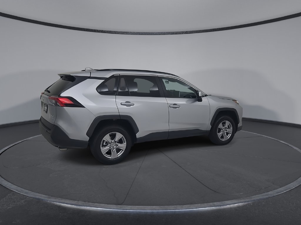 Used 2025 Toyota RAV4 XLE AWD/4WD image 17